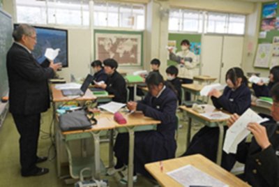 1年生社会科ゲストティーチャー①268px×169px.png