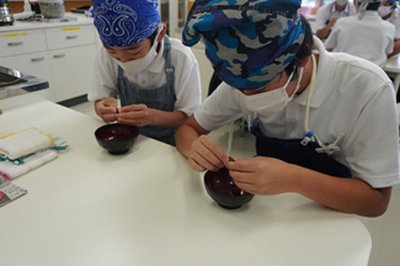 ものづくり体験~カカオ豆からチョコレートを作ろう~②325px×216px.png