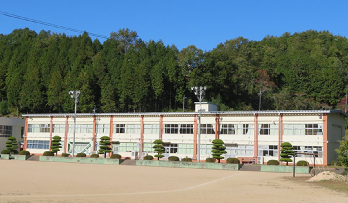甲奴中学校2