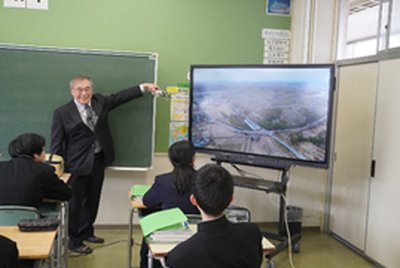 1年生社会科ゲストティーチャー③269px×180px.png