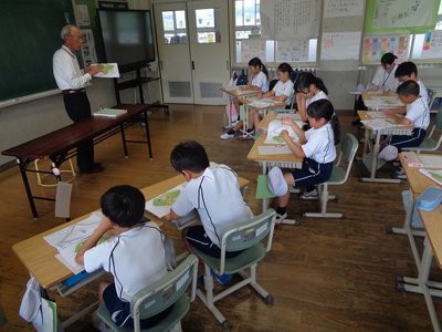 0521 ４年おくびの山学習.jpg
