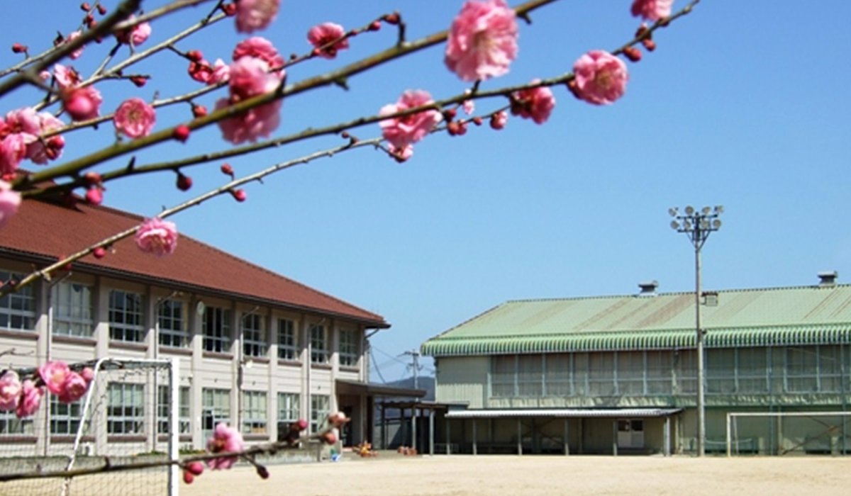 川地中学校