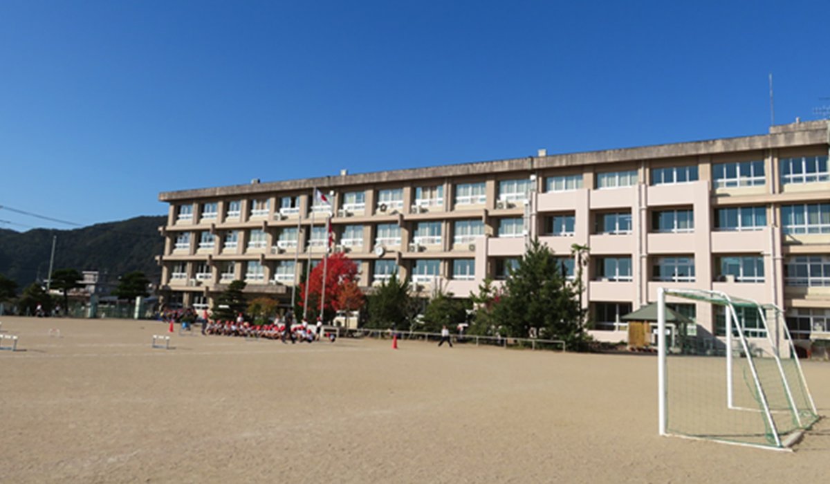 八次小学校