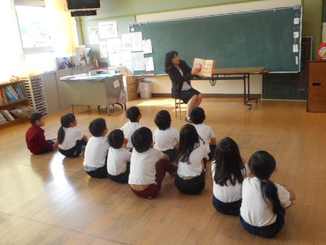 読み語り朝会の様子3