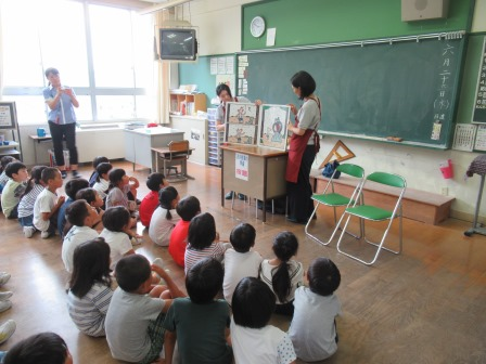 読み聞かせや貸し出し